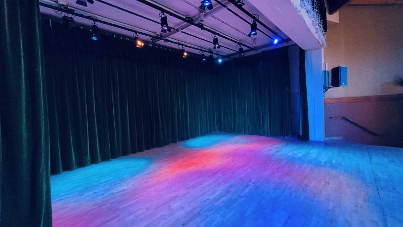 Installation en éclairage d'une salle des fêtes dans le Vaucluse