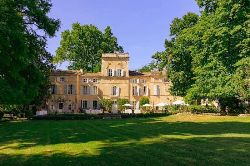 Installation professionnelle d’enceintes paysages dans un domaine provençal à Lamotte-du-Rhône